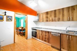 A kitchen or kitchenette at Finca Tropical