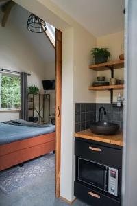 Postel nebo postele na pokoji v ubytování ForRest Suites