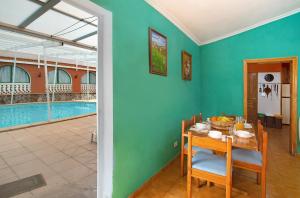 The swimming pool at or close to Finca Tropical