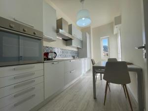 Kuchyňa alebo kuchynka v ubytovaní Address Home I Colori Del Mare + 35 fotografií