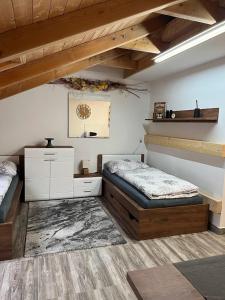 Postel nebo postele na pokoji v ubytování Apartmány Nová duha Vavřinec