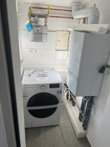 a kitchen with a washing machine in a room at L8 Street - Hellmut-Hartert-Straße in Kaiserslautern