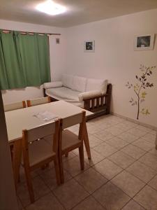 a living room with a couch and a table at Hermoso departamento vivi Bariloche todo el año in San Carlos de Bariloche