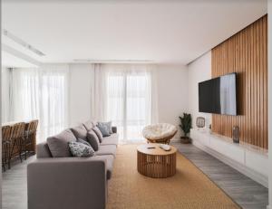 A television and/or entertainment centre at 3bedroom apartment with a private pool