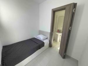 A bed or beds in a room at 3bedroom apartment with a private pool