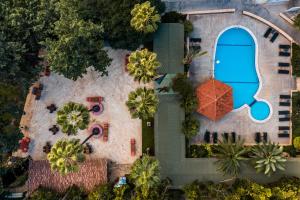 an overhead view of a resort with a swimming pool and an umbrella at Hotel Pia Bella in Kyrenia