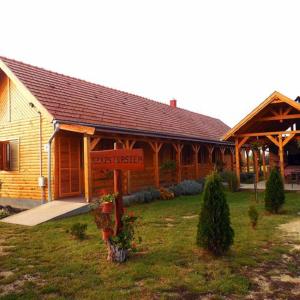 Vonkajšia záhrada v ubytovaní Százszorszép és Liliom