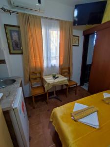 a small room with a table and a kitchen at Apartments Blago Sutomore in Sutomore