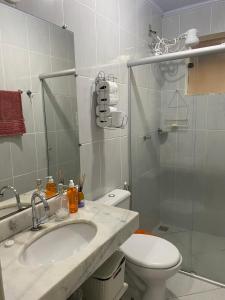 a bathroom with a sink and a toilet and a shower at Apartamento Diamante in Diamantina