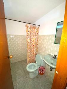 Ένα μπάνιο στο 2023 Apartamentos Múltiples Segundo Piso Casa Independiente