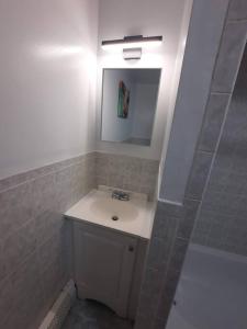 Koupelna v ubytování Two Bedroom Private Apt near NYC