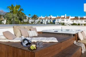 Część wypoczynkowa w obiekcie Brand New Modern 5 BDRM Villa in Puerto Banús