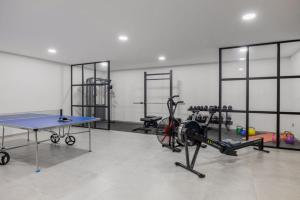 Centrum fitness w obiekcie Brand New Modern 5 BDRM Villa in Puerto Banús