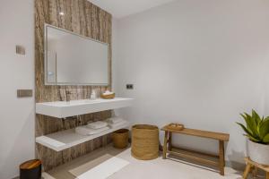 Łazienka w obiekcie Brand New Modern 5 BDRM Villa in Puerto Banús