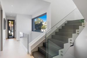 Zdjęcie z galerii obiektu Brand New Modern 5 BDRM Villa in Puerto Banús w Marbelli
