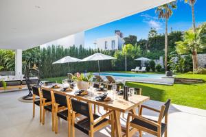 Basen w obiekcie Brand New Modern 5 BDRM Villa in Puerto Banús lub w pobliżu