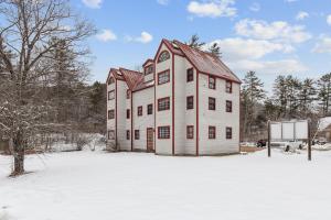 DOG FRIENDLY! Simple and Cozy Apartment Just Mins to Loon Mountain and Waterville Valley apts a l'hivern