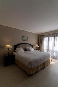 Postel nebo postele na pokoji v ubytování Cairo World Trade Center Hotel & Residences