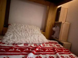 Łóżko lub łóżka w pokoju w obiekcie Pied des Pistes, 2 pièces, 6pers, Piscine et Sauna