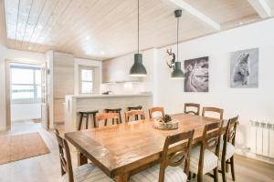 a kitchen and dining room with a wooden table and chairs at Casa Eth Mur by Totiaran in Naut Aran +34 photos