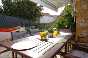 Nápoje v ubytování Holiday home Ambi for 6 near Trogir