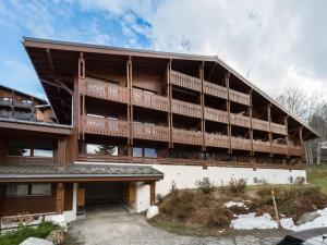 a building with balconies on the side of it at Appartement Megève, 3 pièces, 5 personnes - FR-1-453-145 in Megève