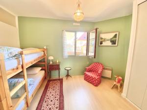 Ein Etagenbett oder Etagenbetten in einem Zimmer der Unterkunft Appartement Veyrier-du-Lac, 3 pièces, 5 personnes - FR-1-432-81