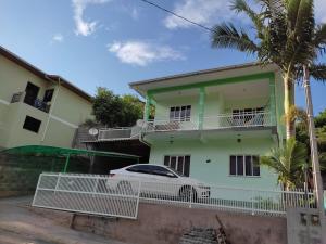 a house with a car parked in front of it at Casa aconchegante em estilo rústico in Piratuba