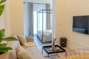 TV a/nebo společenská místnost v ubytování Suites Alfonso X