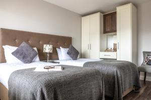 Postel nebo postele na pokoji v ubytování Galway Bay Sea View Apartments