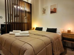 Tempat tidur dalam kamar di G&G Apartments - Recoleta Cozy Studio