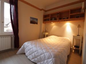 Appartement Annecy, 4 pièces, 6 personnes - FR-1-432-43にあるベッド
