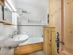 Appartement Megève, 3 pièces, 6 personnes - FR-1-453-22にあるバスルーム