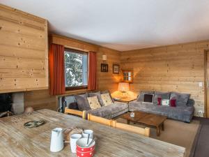 Appartement Megève, 3 pièces, 6 personnes - FR-1-453-32にあるシーティングエリア
