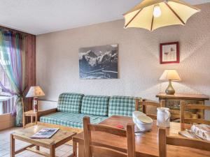 Appartement Megève, 2 pièces, 4 personnes - FR-1-453-98にあるシーティングエリア