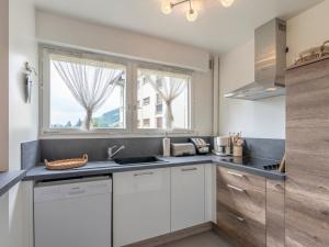 Kuchyň nebo kuchyňský kout v ubytování Appartement cosy à Megève avec balcon sud, animaux admis et parking - FR-1-453-54 + 1 fotografie