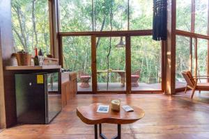 Balkón nebo terasa v ubytování OJO DE AGUA. Design+pool. Vive la auténtica selva!