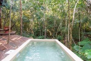 Bazén v ubytování OJO DE AGUA. Design+pool. Vive la auténtica selva! nebo v jeho okolí
