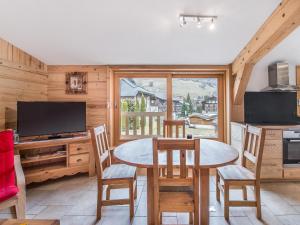 Kuchyň nebo kuchyňský kout v ubytování Charmant T3 au centre de Megève, balcon, proche pistes, garage, 4 pers, classement 3 étoiles - FR-1-453-96