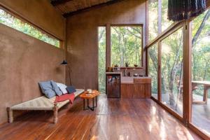 Balkón nebo terasa v ubytování OJO DE AGUA. Design+pool. Vive la auténtica selva!
