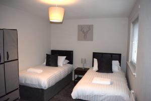 Ένα ή περισσότερα κρεβάτια σε δωμάτιο στο Kelpies Serviced Apartments- Cromwell Apt