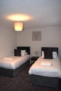 Giường trong phòng chung tại Kelpies Serviced Apartments- Cromwell Apt
