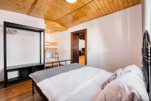Posteľ alebo postele v izbe v ubytovaní Apartmány Pod Šerákem