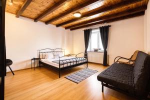 Posteľ alebo postele v izbe v ubytovaní Apartmány Pod Šerákem