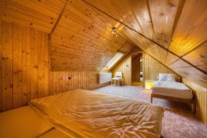 Posteľ alebo postele v izbe v ubytovaní Apartmány Pod Šerákem