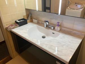 Een badkamer bij Marina Bay Atami