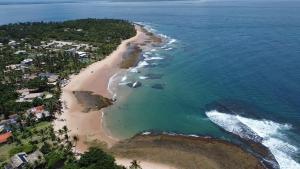 an aerial view of a beach and the ocean at Casa Praia dos Anjos in Barra Grande