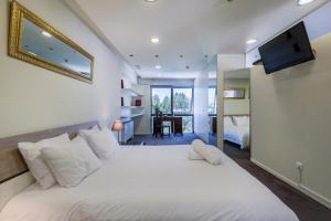 Arditou Akropolis Apartments-Suites 객실 침대