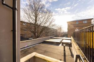 En balkong eller terrasse på Cool Loft in fashionable East London
