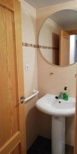 a bathroom with a sink and a mirror at Apartamento Reina in Alcantarilla